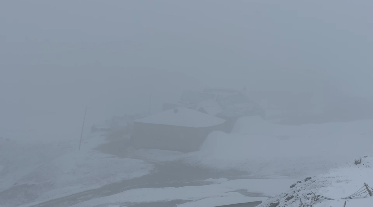 Yüksekova’da yoğun sis etkili oldu