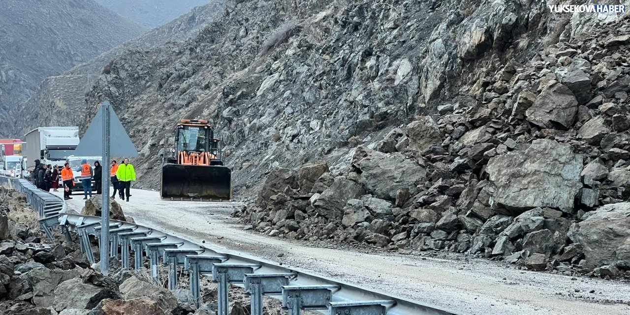 Yüksekova–Hakkâri Karayolu heyelan nedeniyle ulaşıma kapatıldı