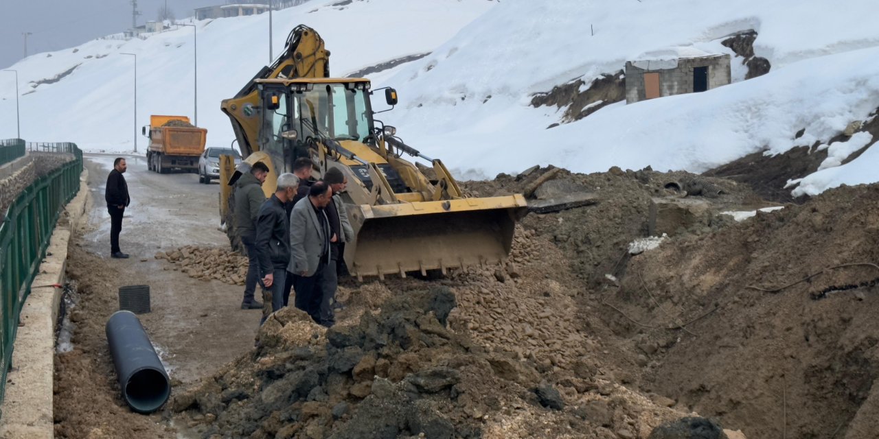 Yüksekova’da kanalizasyon hattı arızası giderildi