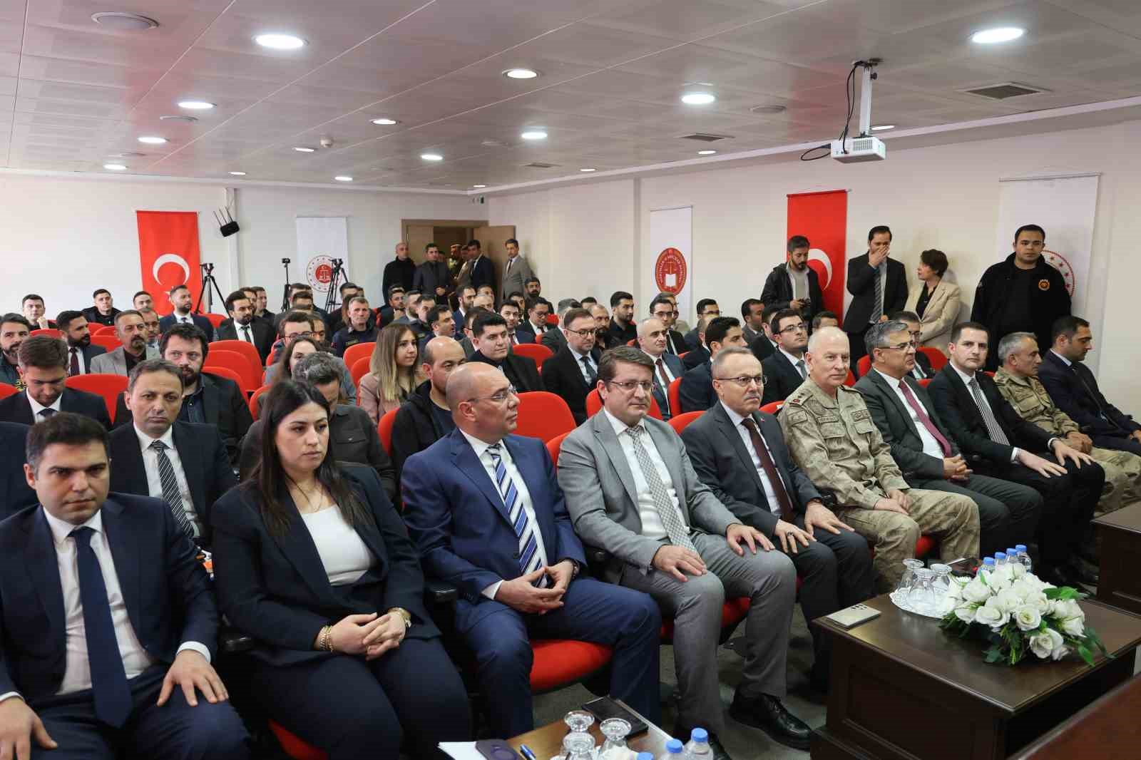 Diyarbakır’da ‘yasa dışı bahis ve sanal kumarla’ mücadelede hukuki süreç ele alındı