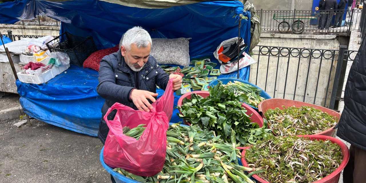 Yüksekova’da pancarlar satışa sunuldu