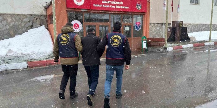 Hakkında arama kararı bulunan şahıs Irak’tan gelerek teslim oldu