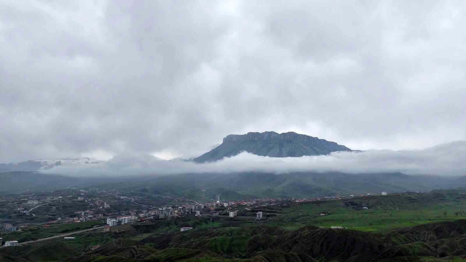 Derecik’te sisli manzara hayran bıraktı