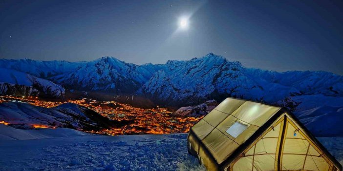 Hakkari manzarası geceye damga vurdu