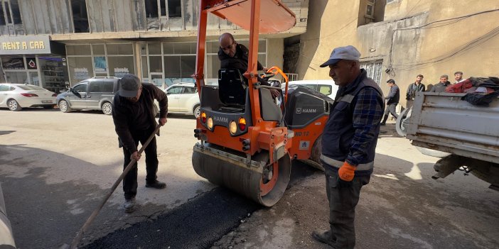 Doğalgaz çalışmaları sonrası bozulan yollar onarılıyor
