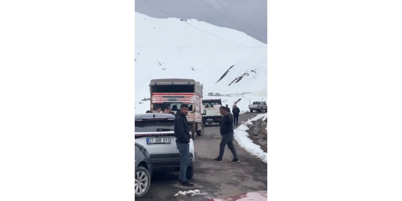 Şırnak’ta çığ düşen kara yolu ulaşıma kapandı