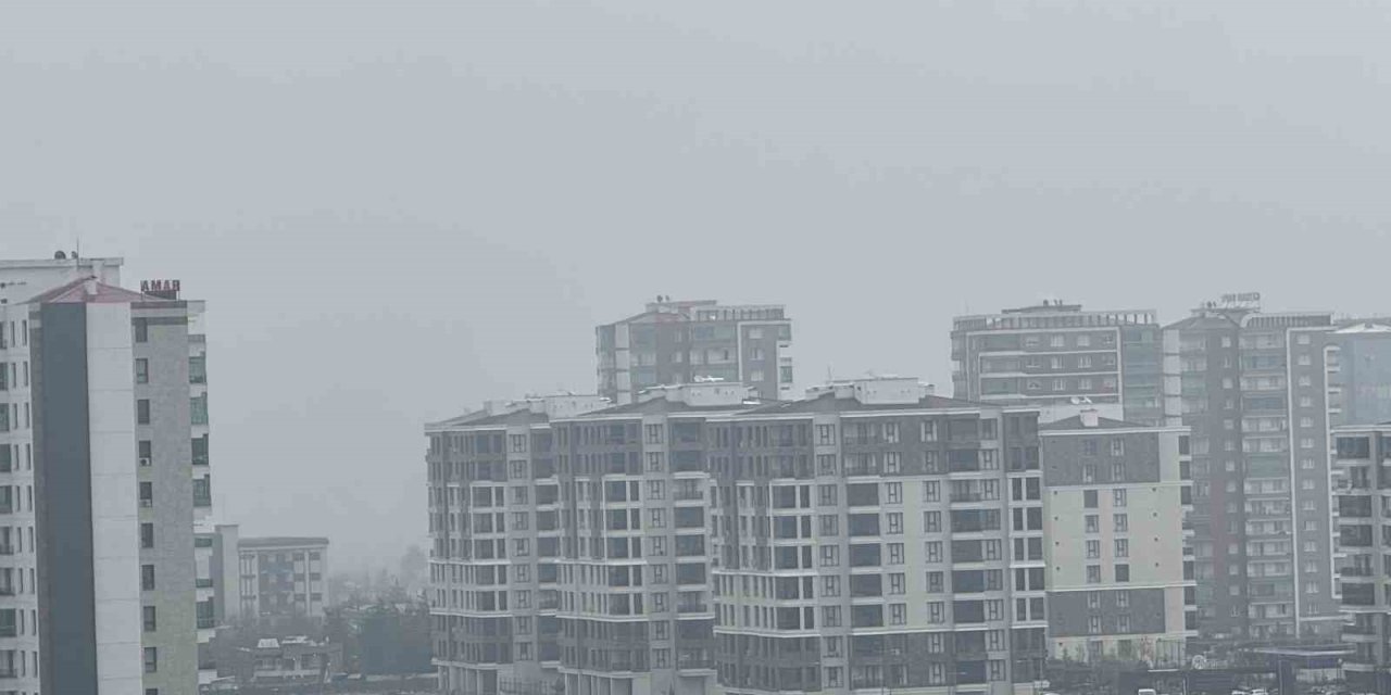 Diyarbakır’da olumsuz hava şartları uçak seferlerini iptal ettirdi