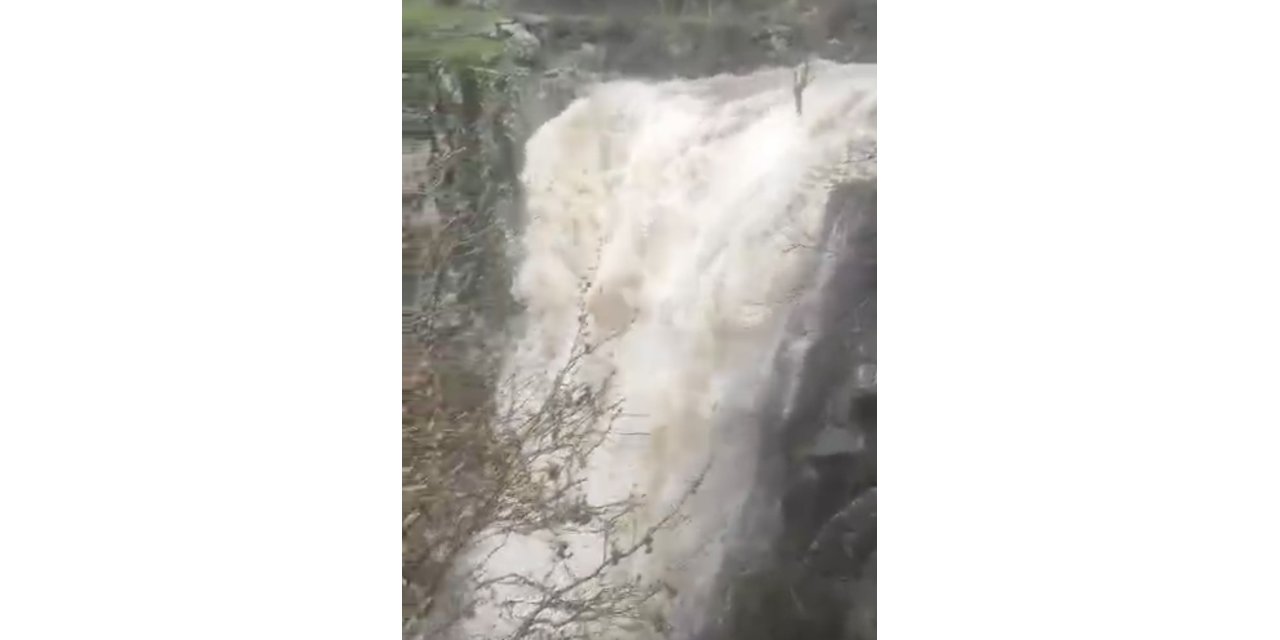 Yoğun yağışlar, Şeyhandede Şelalesinin debisini arttırdı