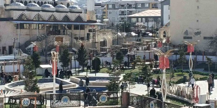 Hakkari Merkezde güneşli havayı fırsat bilenler parka akın etti