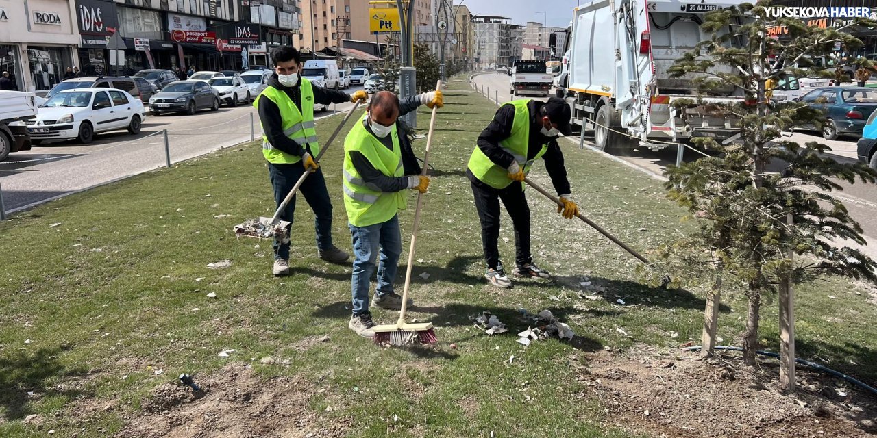 Yüksekova’da bahar temizliği çalışmaları sürüyor