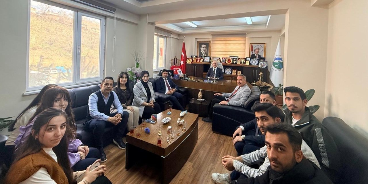 Yüksekova Halk Kütüphanesi Heyeti’nden Esendere Belediyesi’ne ziyaret