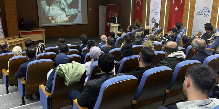 Hakkari’de "Yeni Nesil İletişim" paneli