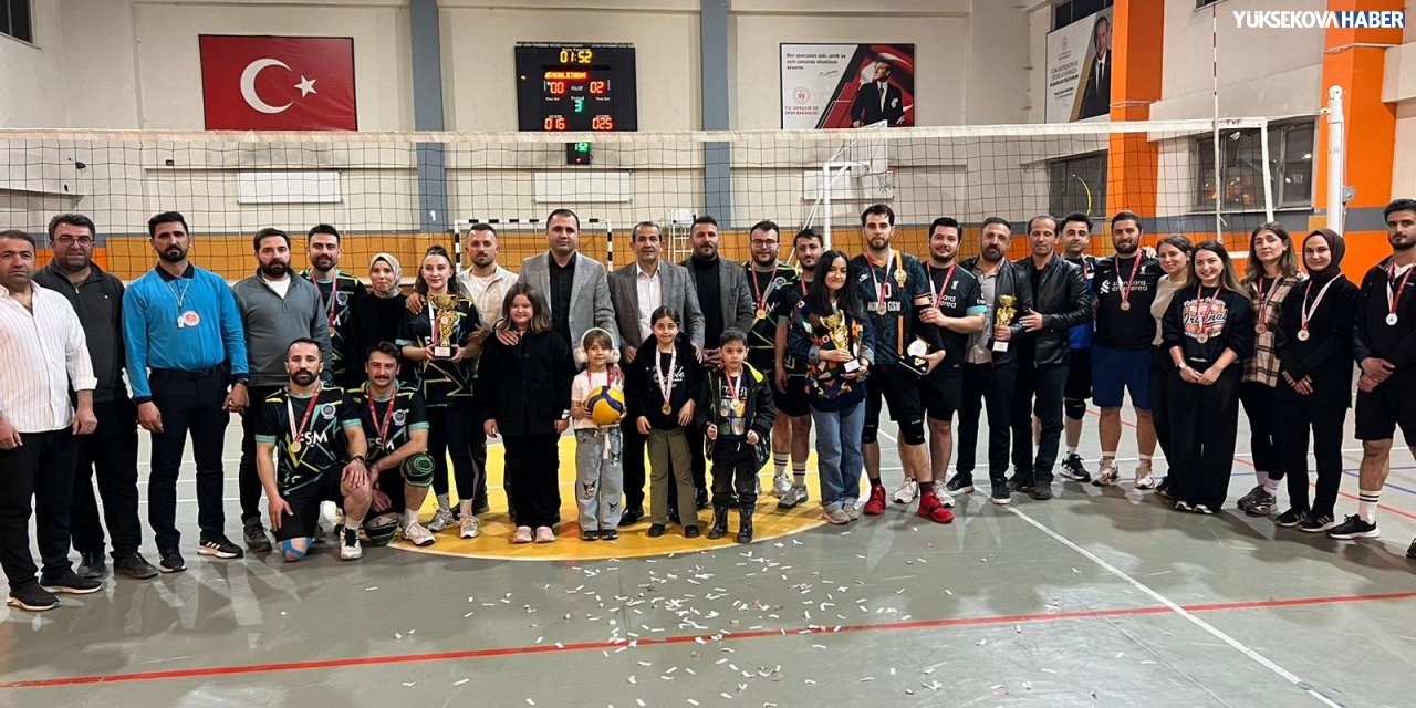Yüksekova’da Öğretmenler Günü voleybol turnuvası sona erdi