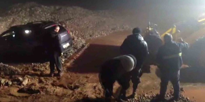 Silopi'de fırtına ağılı yıktı: 6 koyun telef oldu