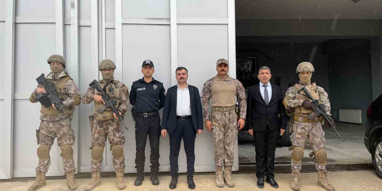 Dicle Kaymakamı Atış, emniyet personeli ile bir araya geldi