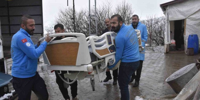 Evde bakım hastasına ortopedik yatak hediyesi