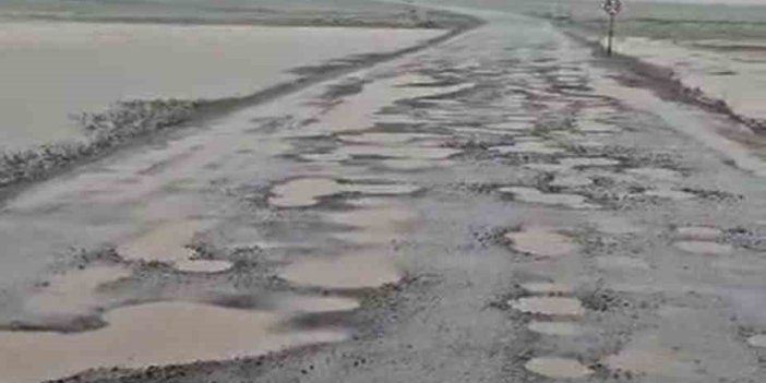 Diyarbakır’da bozuk yollarda su birikintileri oluştu