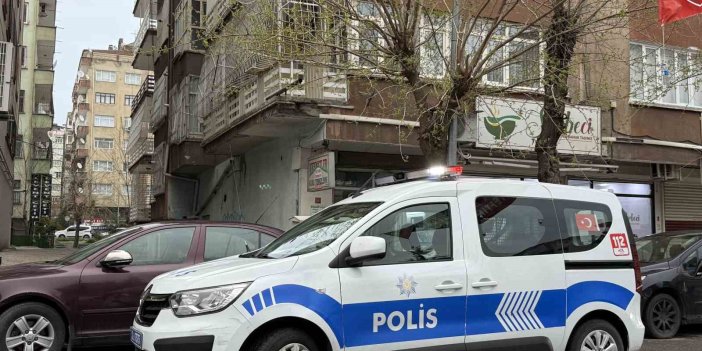 Emekli polis evinde ölü bulundu