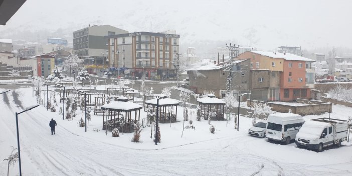 Van'da kar yağışı; 93 yerleşim yeri ulaşıma kapandı