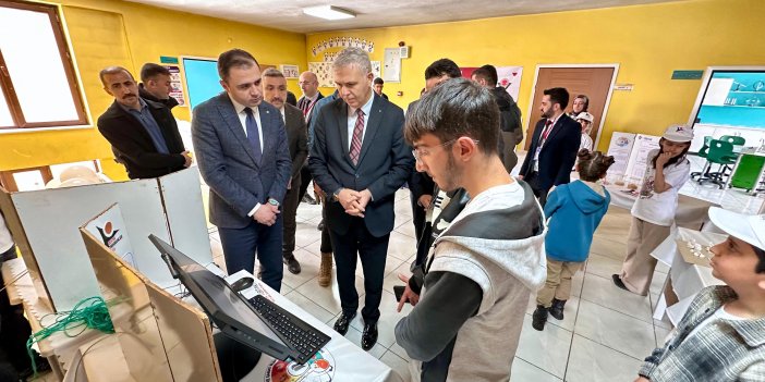 Yüksekova’da TÜBİTAK 4006-B Bilim Fuarı düzenlendi