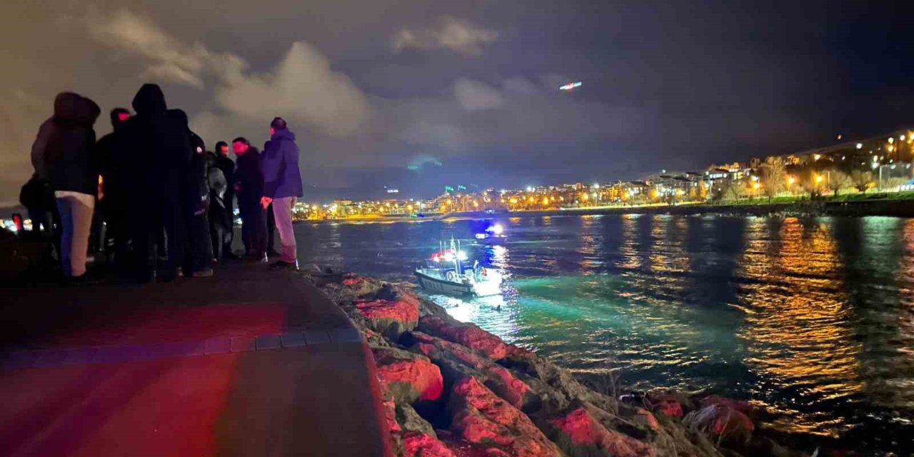 Van Gölü’ne düşen şahıs için kurtarma seferberliği