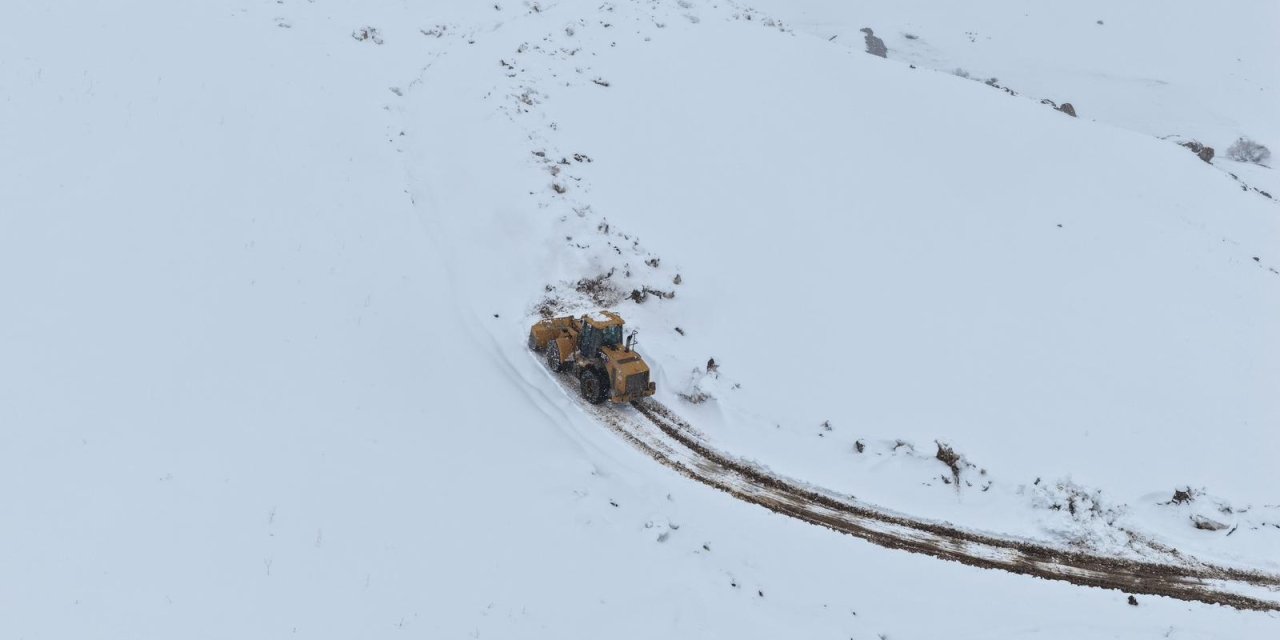 Van'da kardan kapanan 93 yerleşim yerinin 39'u ulaşıma açıldı