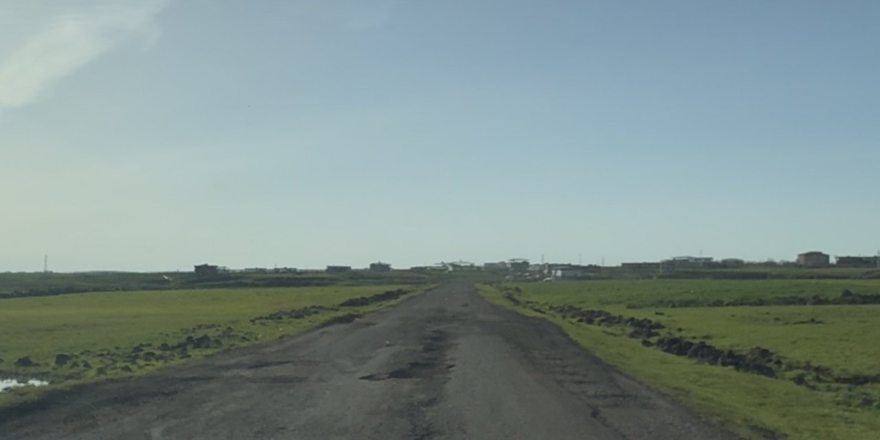 Yağışların ardından yollar köstebek yuvasına döndü