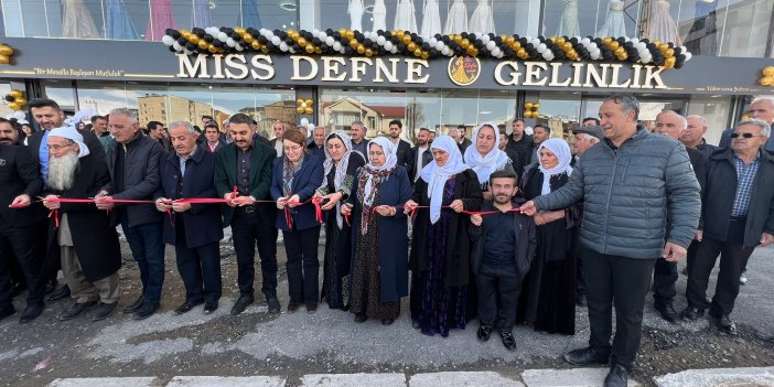Yüksekova’da Miss Defne Gelinlik mağazası açıldı