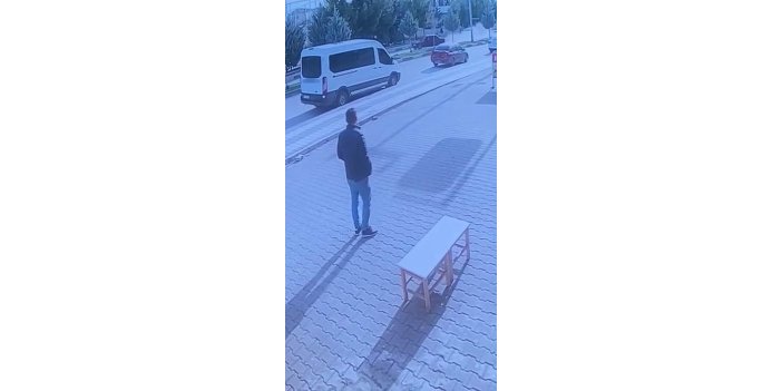 Diyarbakır’da 2 öğrencinin yaralandığı kaza anı güvenlik kameralarına yansıdı