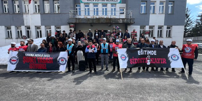 Yüksekova’da Eğitim-Bir-Sen öğretmenlere yönelik şiddeti protesto etti