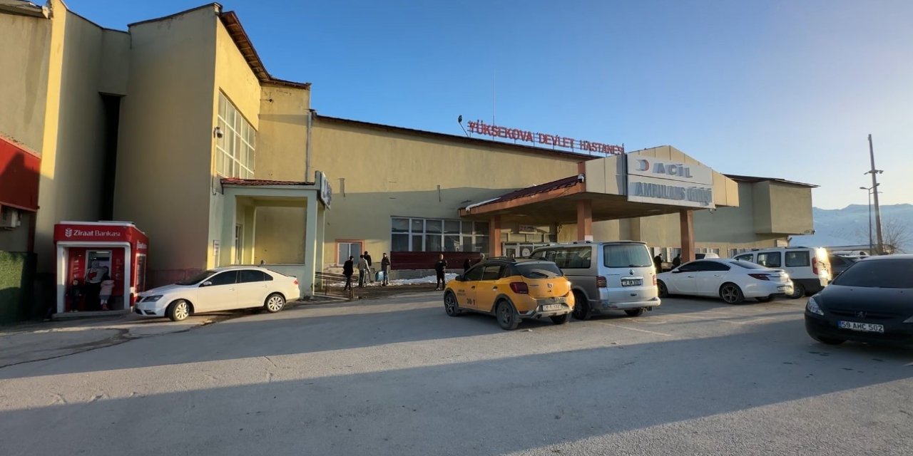 Yüksekova’da zehirlenme şüphesiyle 12 öğrenci hastaneye kaldırıldı