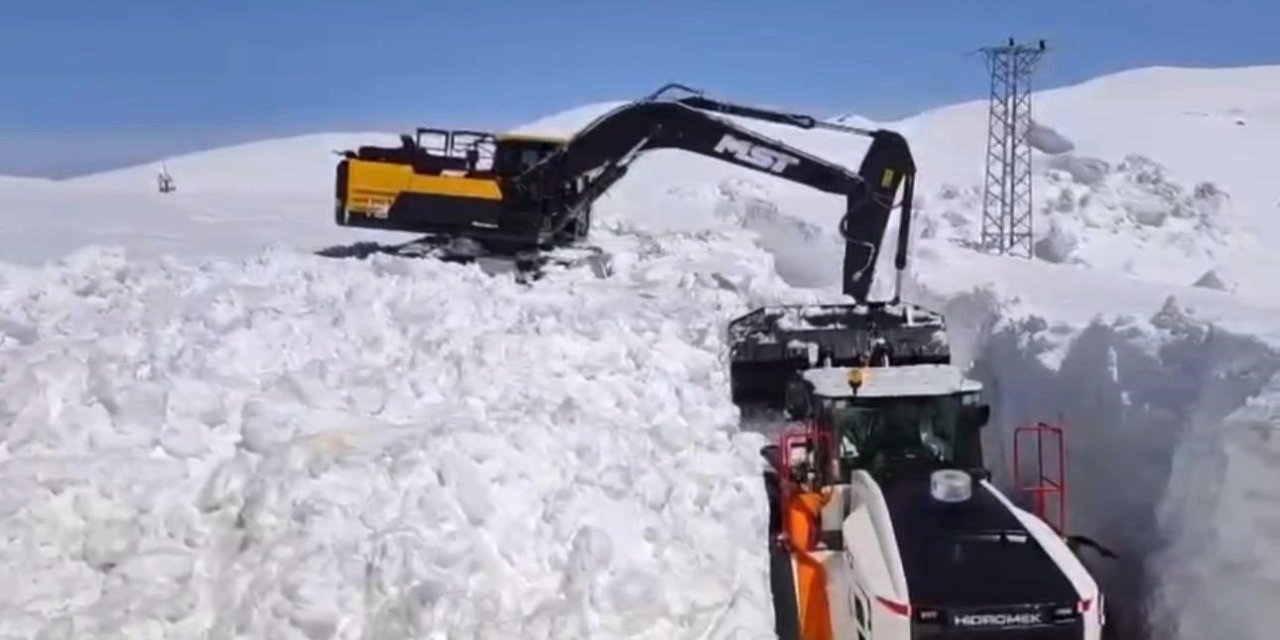 Şırnak’ta nisan ayında kar esareti sürüyor