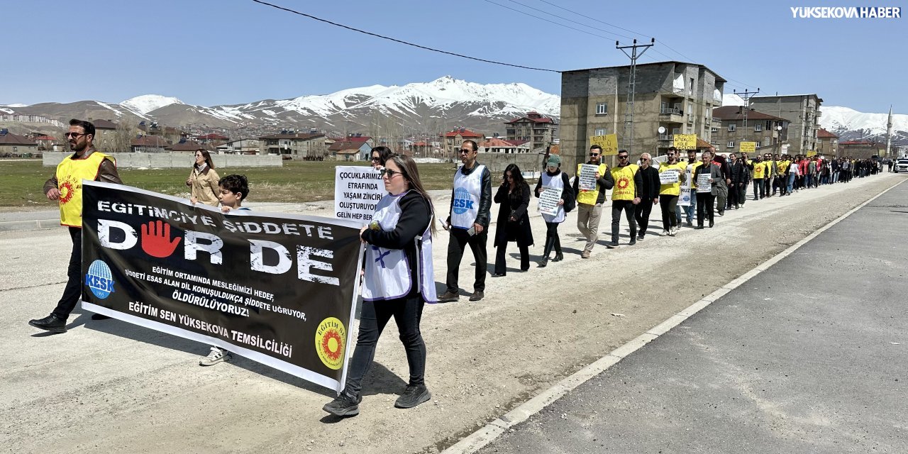 Yüksekova’da okul saldırılarına karşı yürüyüş düzenlendi
