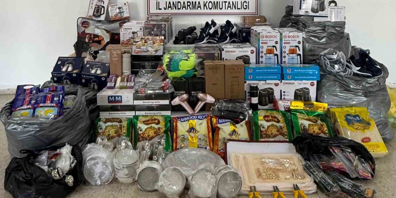 Başkale'de gümrük kaçağı malzeme ele geçirildi