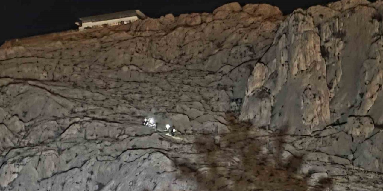 Kayalıklardan atlayan cezaevi firarisi kurtarıldı