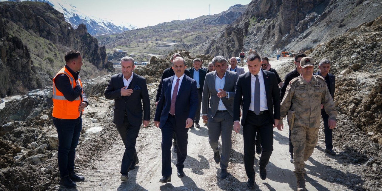 Vali Taşyapan: "Heyelan bölgesinde risk devam ediyor"