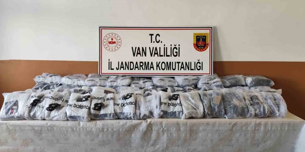 Başkale'de 4 milyon 100 bin lira değerinde gümrük kaçağı malzeme ele geçirildi