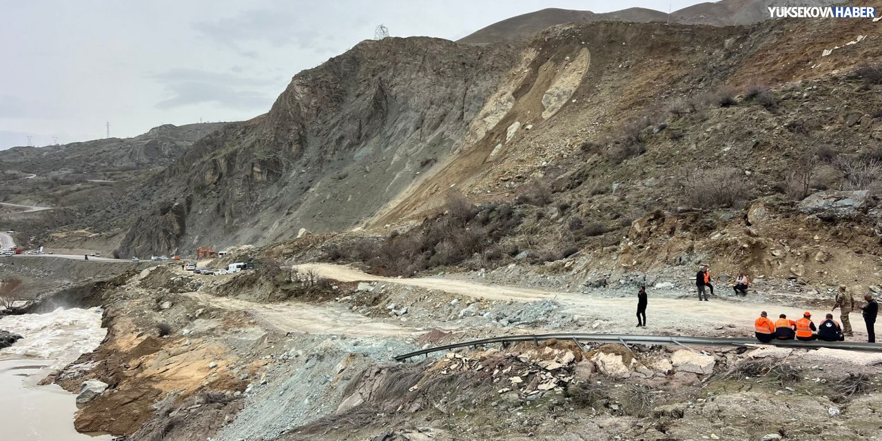 Hakkâri–Van yolunda ulaşım durduruldu