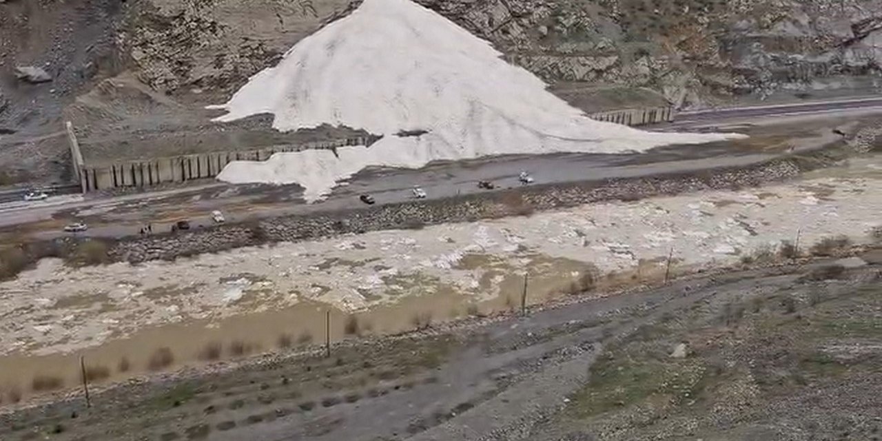 Sümbül Dağı’nda çığ devam ediyor