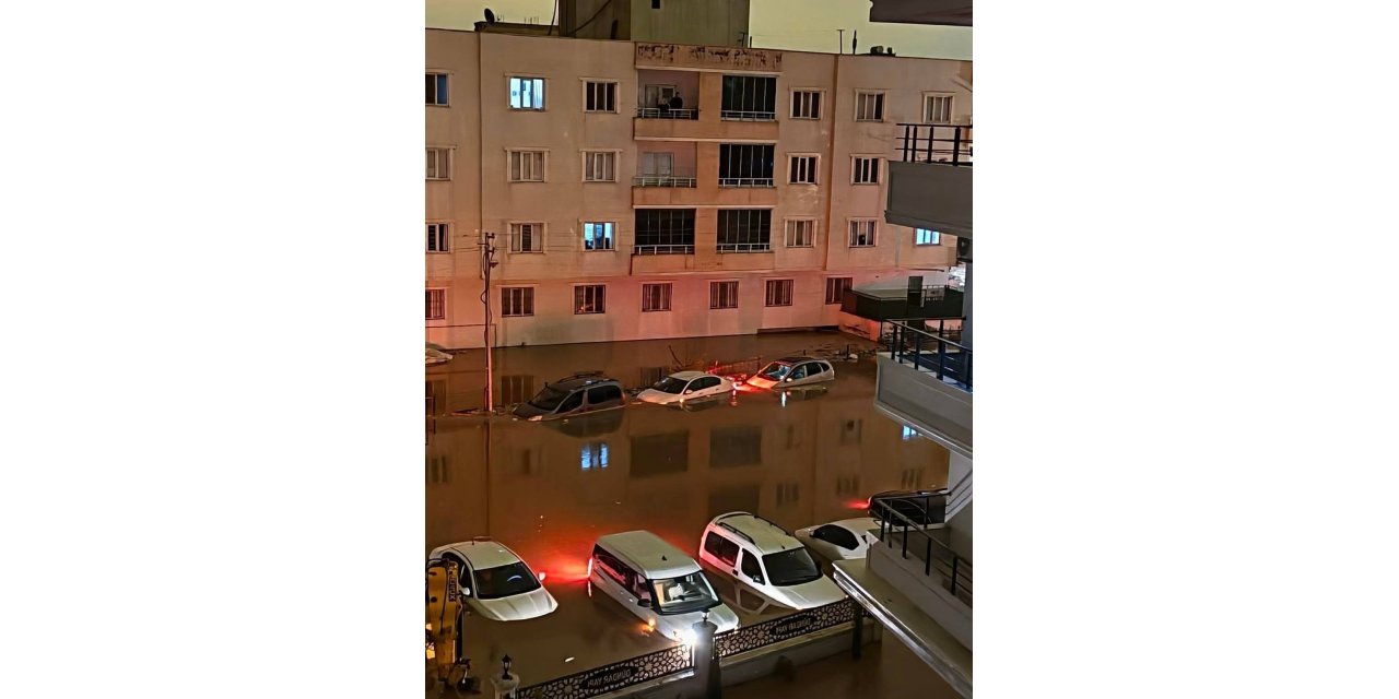 Mardin’de bazı ev ve işyerlerini su bastı