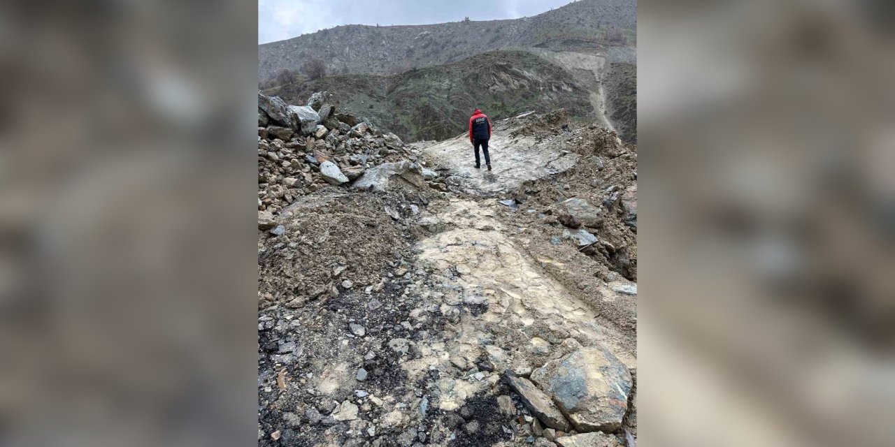 Hakkari-Van kara yolunda heyelan riski devam ediyor