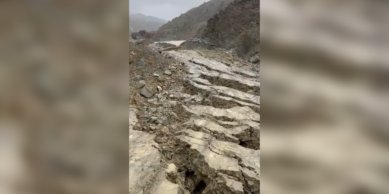 Hakkari-Van yolu için heyelan uyarısı: Ulaşım durdu