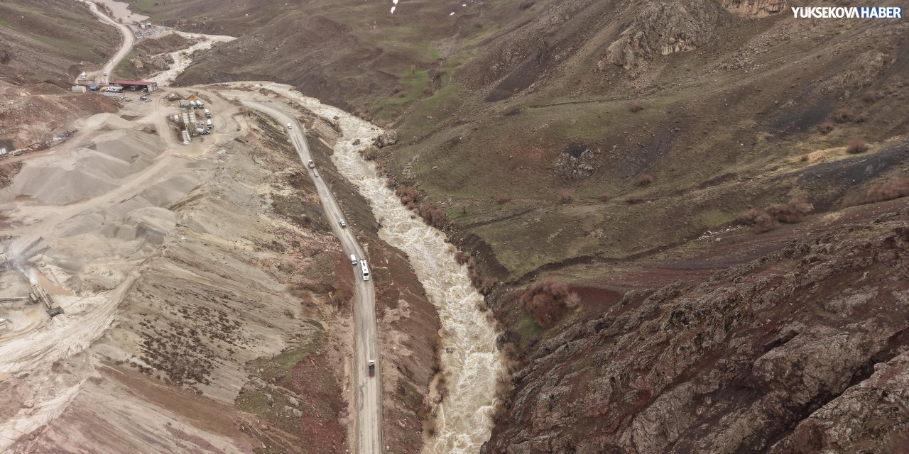 Nehil coştu, Zap’a giden vadide yol altyapısı risk altında