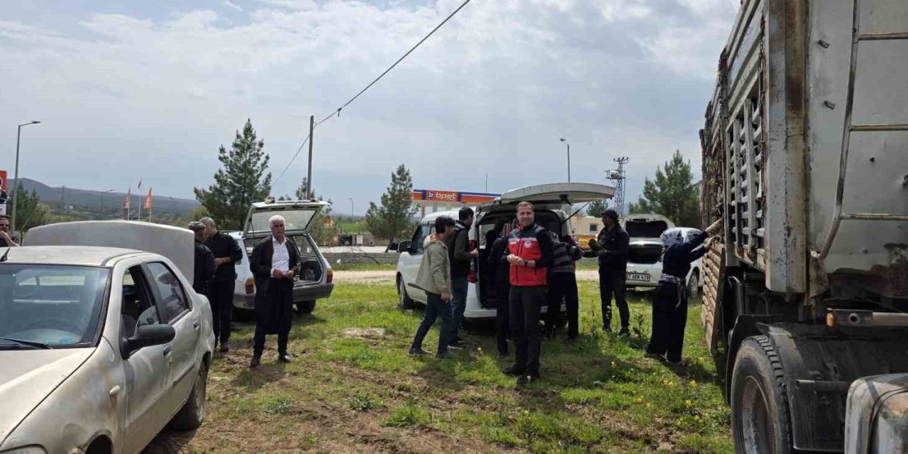 Dicle’de çiftçilere yüzde 100 hibeli bin 176 adet fıstık çöğürü dağıtıldı