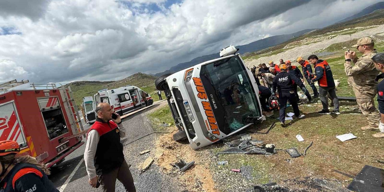 Diyarbakır’da yolcu otobüsü devrildi: 1 ölü, 13 yaralı