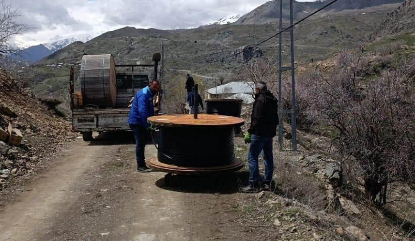 Hakkari’de heyelan sonrası iletişim hatlarında yoğun çalışma
