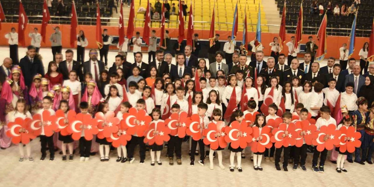 Bitlis’te 23 Nisan Ulusal Egemenlik ve Çocuk Bayramı kutlandı