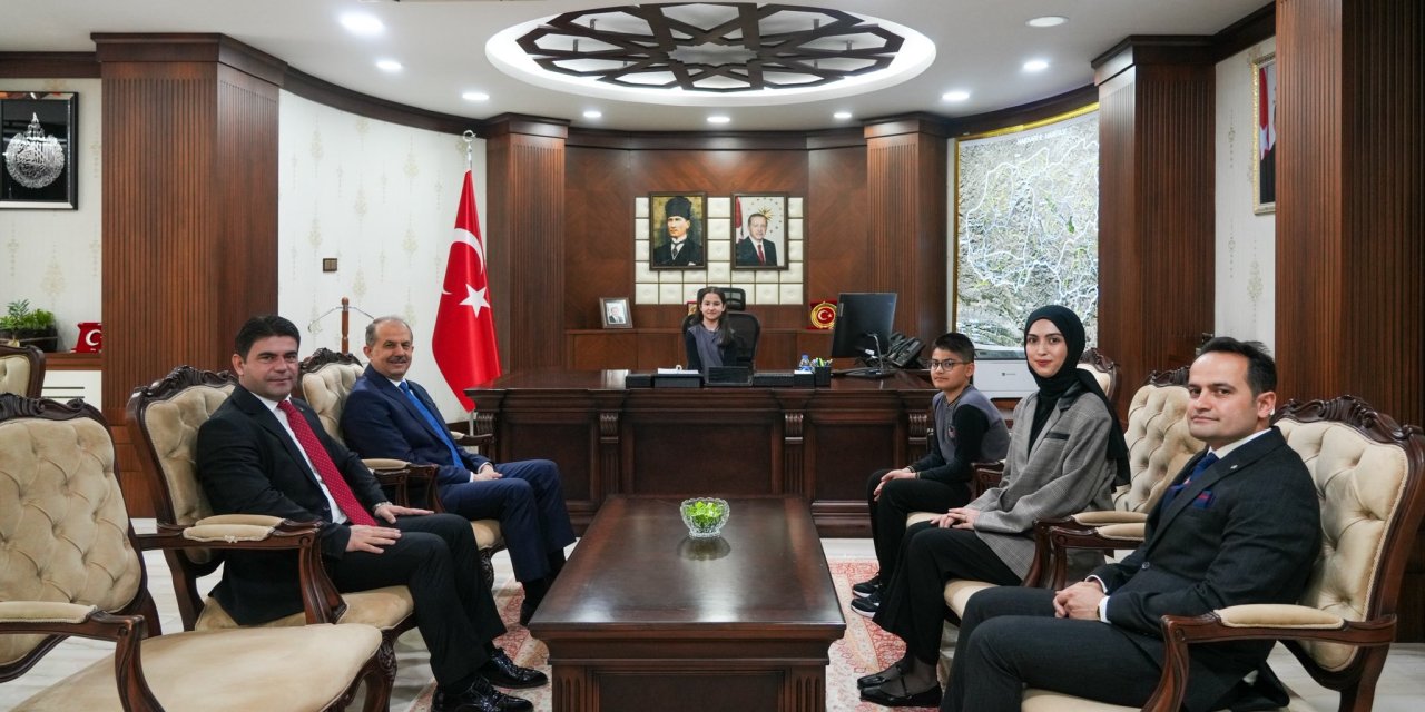 Vali Taşyapan makamını 23 Nisan’da öğrencilere devretti