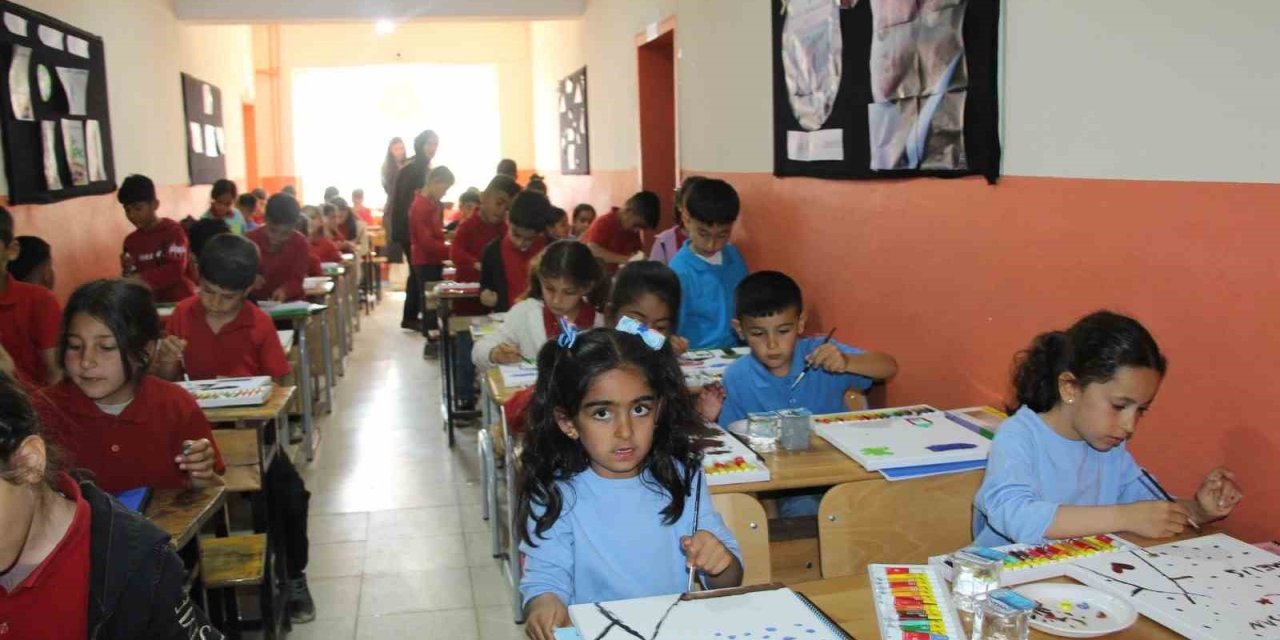 Çocukların dilekleri 106 balonla gökyüzüne taşındı