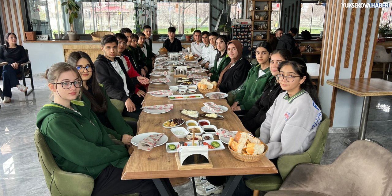 Yüksekova Fen Lisesi öğrencilerinden dayanışma kahvaltısı